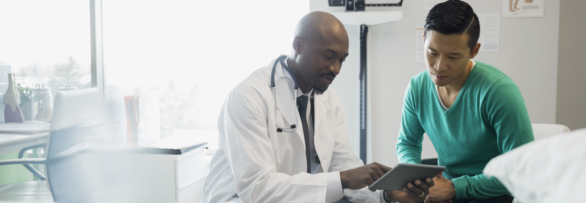 Doctors using iPad