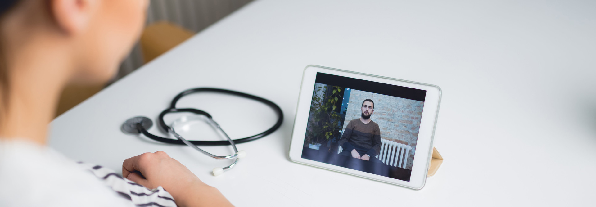 Doctor talks with patient