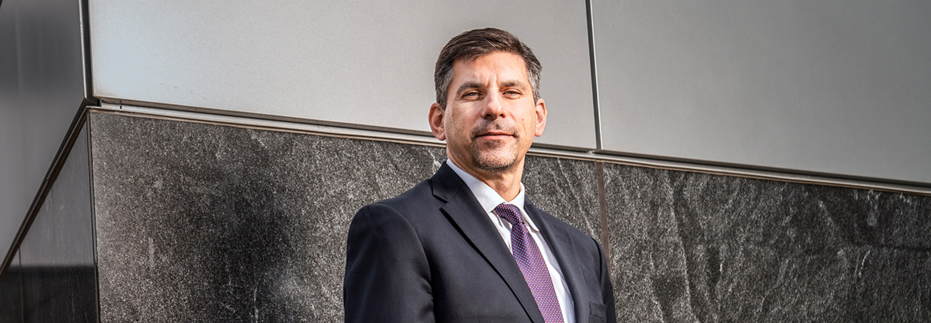 Dr. Keith Mortman used virtual reality tools to assess the lungs of a  COVID-19 patient.