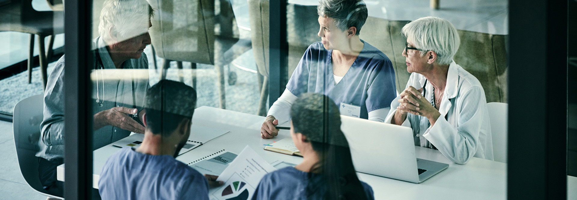 healthcare leaders meet and collaborate