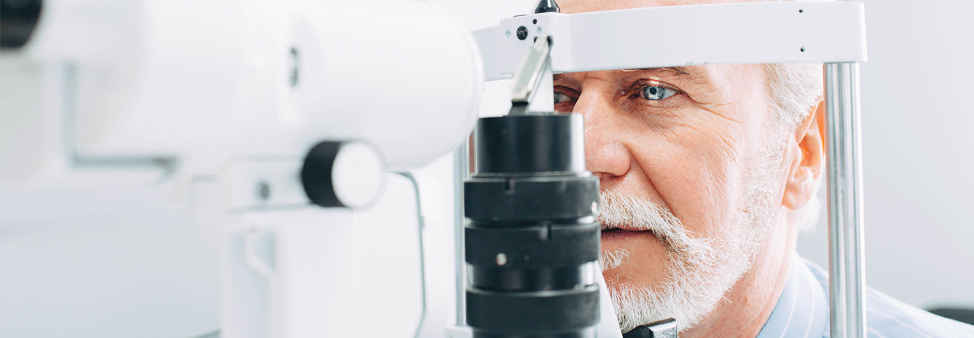 Man undergoes eye exam