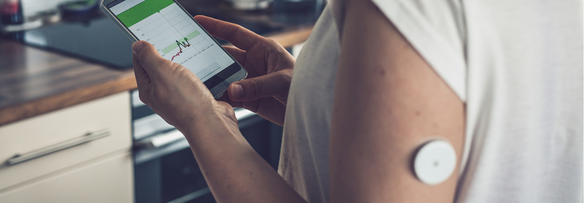 women checks glucose data on phone