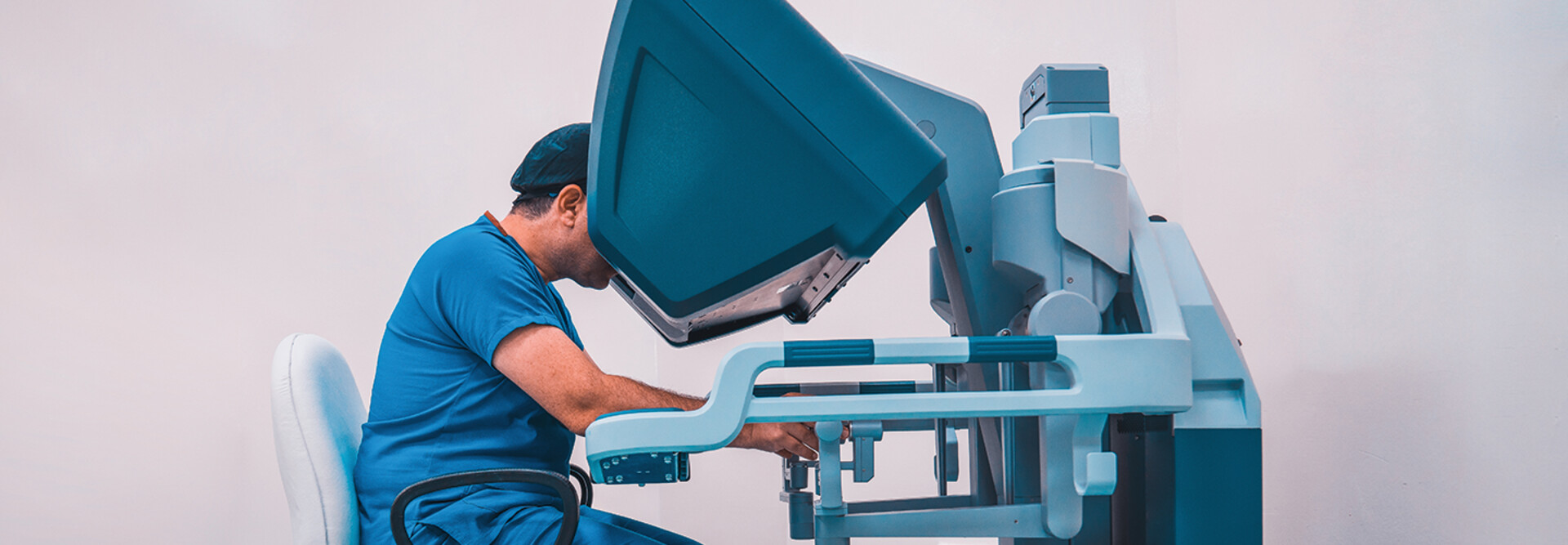 doctor performs telerobotic surgery