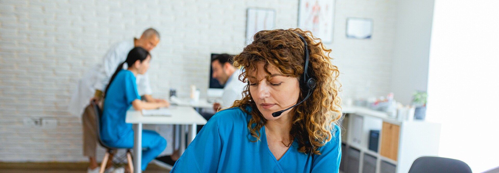 Nurse speaking to patient via phone