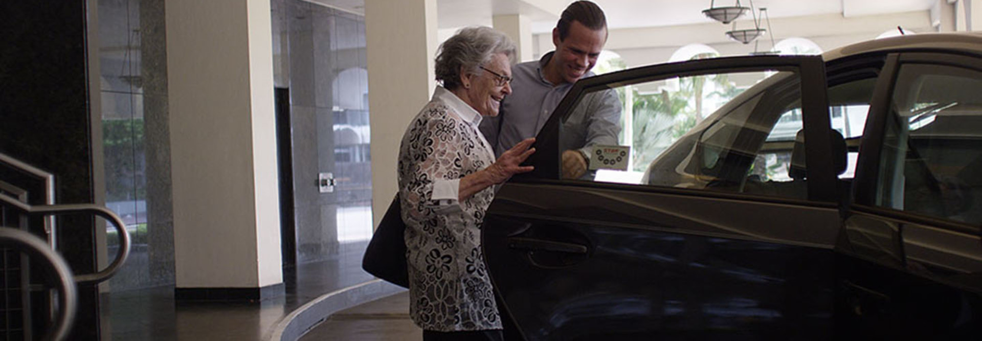 Elderly patient uses ridesharing for nonemergency transportation