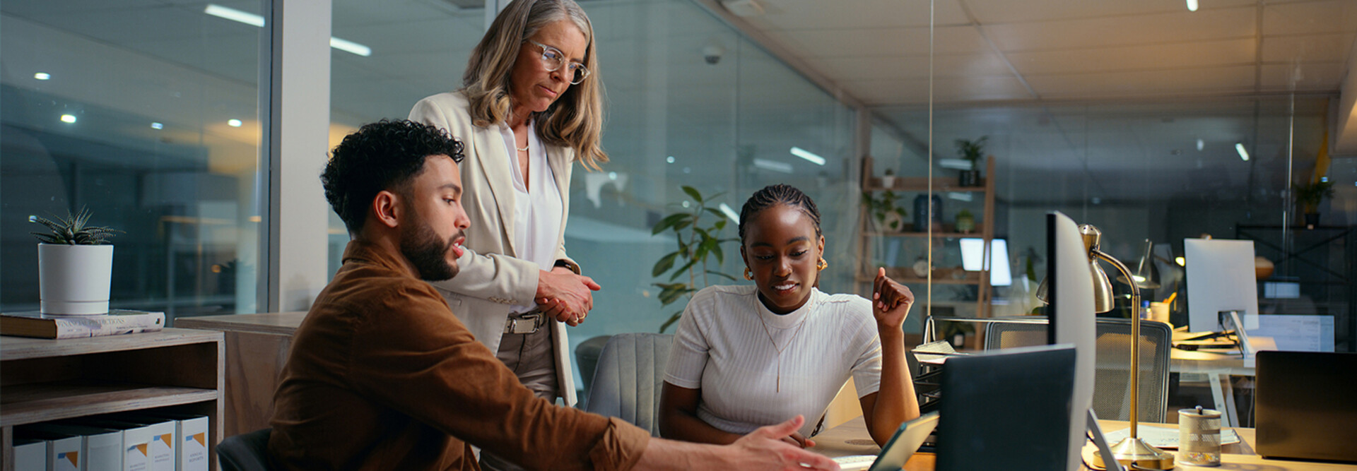 People reviewing research