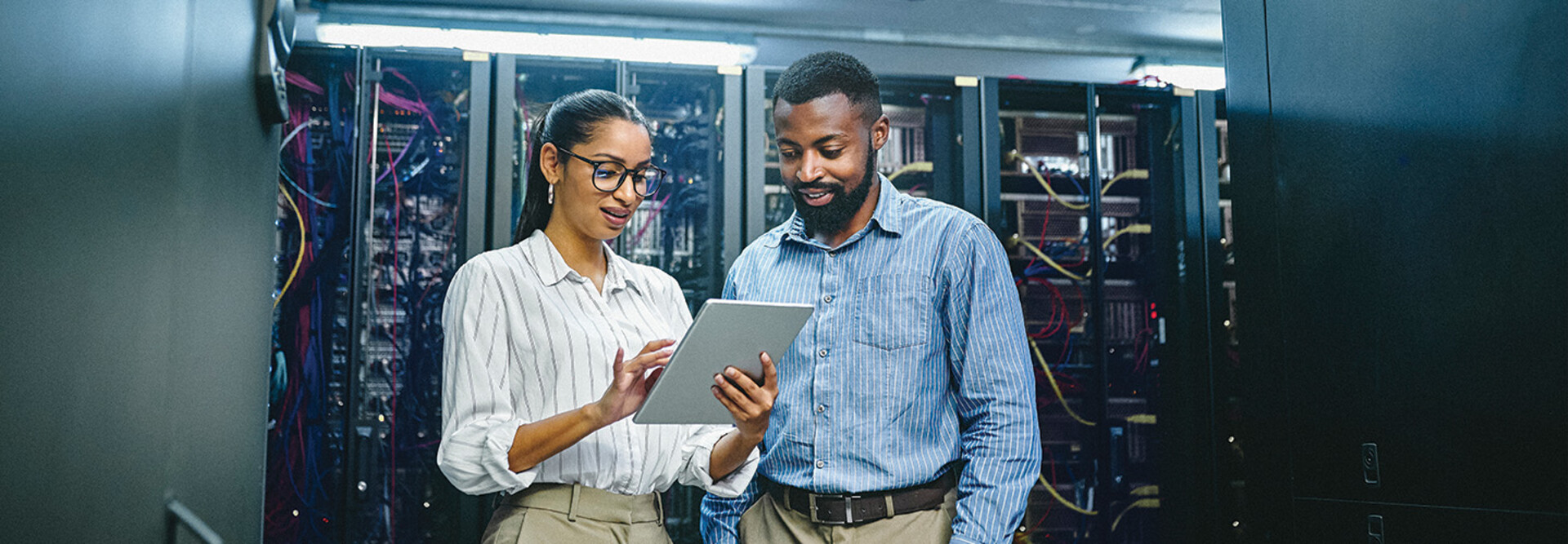 IT specialists collaborate in data center