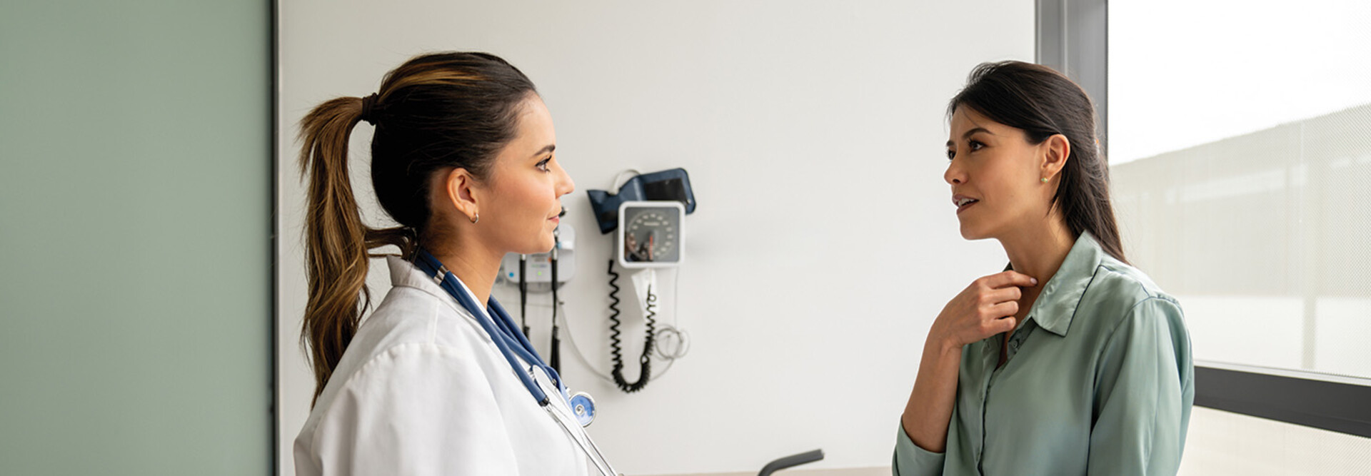 doctor pays full attention to patient during check up