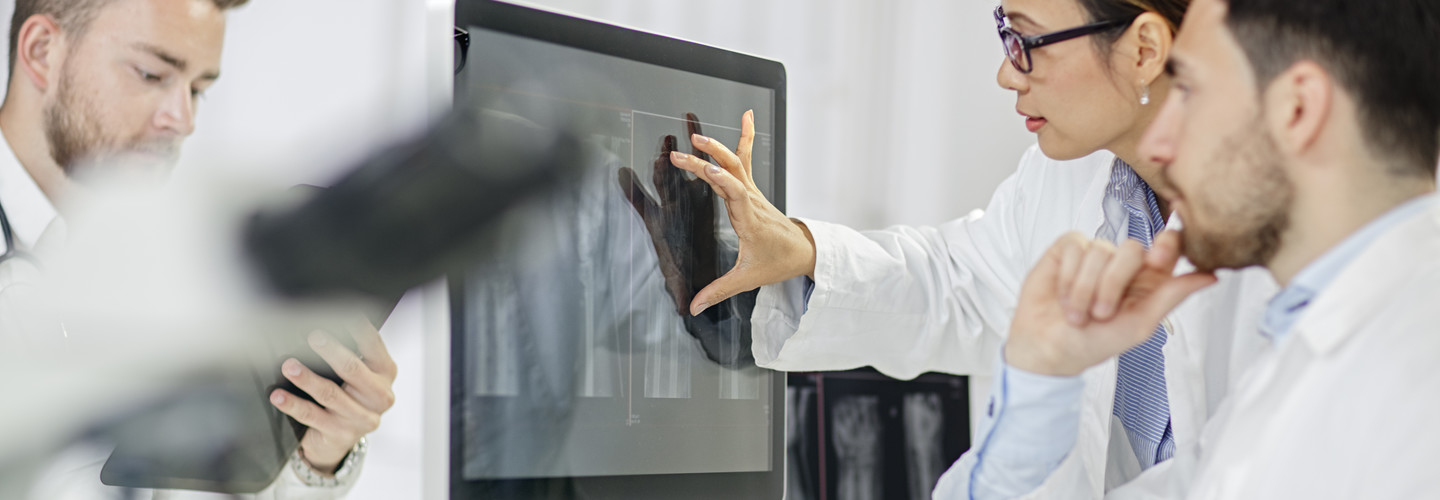 doctors looking at images on a screen