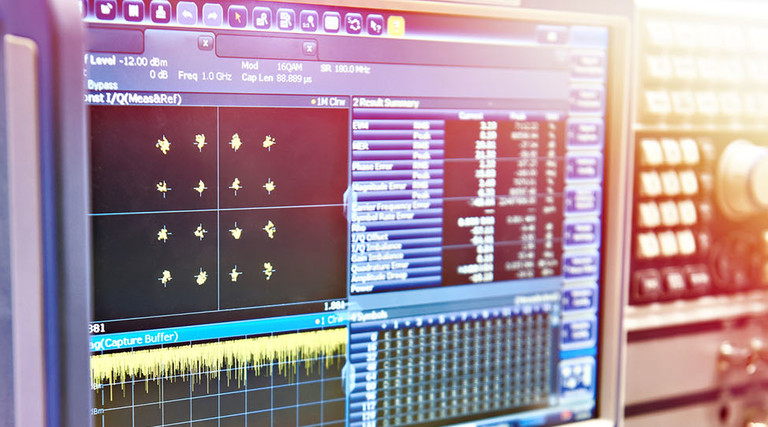 Digital Spectrum Analyzer and Signal Generator