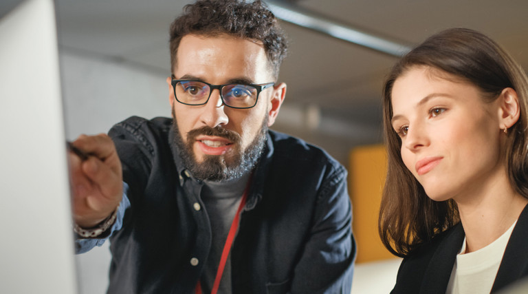 IT team look at cloud usage on a computer monitor