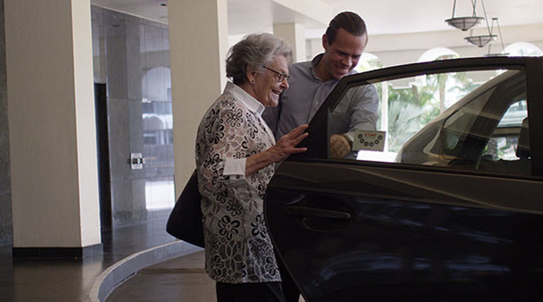 Elderly patient uses ridesharing for nonemergency transportation