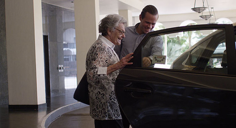 Elderly patient uses ridesharing for nonemergency transportation