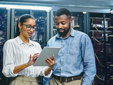 IT specialists collaborate in data center