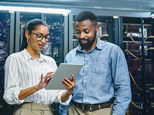 IT specialists collaborate in data center
