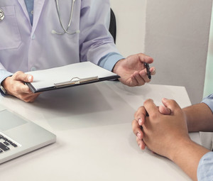 A doctor consults a patient.